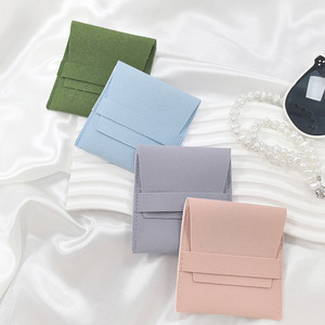 Pochette à <span class=keywords><strong>bijoux</strong></span> de luxe personnalisée avec logo, emballage durable pour petites entreprises, sac cadeau en similicuir à rabat avec sangle, vente en gros - Product Image 2