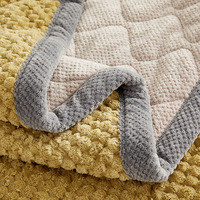 Couverture matelassée douce et chaude en flanelle popcorn double couche 100% polyester pour chambre à coucher, toutes saisons, motif floral de dessin animé