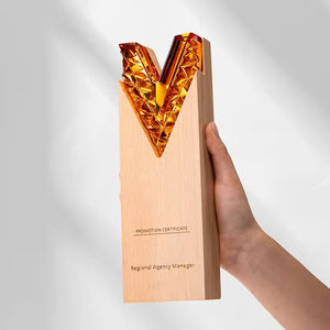 شرف الشركة المصنعة للكريستال مخصص للبيع بالجملة تصميم فريد خشبي - Product Image 3