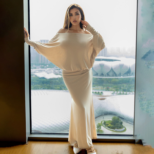 Robe longue à manches chauve-souris à épaules dénudées, perspective, longueur au sol, couleur unie, minimaliste, élégante et sexy - Product Image 5