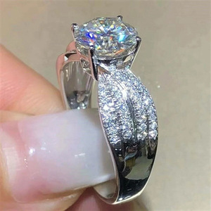 Anello di Lusso Rotondo da Donna, Gioiello Scintillante per Dito Indice - Product Image 3