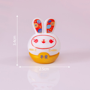 ของตกแต่งจิ๋วสุดน่ารัก รูปเหรียญทองและตุ๊กตากระต่าย สำหรับปีใหม่ เสริมโชคลาภ ตกแต่งรถยนต์หรือโต๊ะทำงาน - Product Image 6