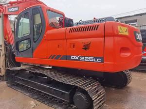 Excavatrice Doosan DX225LC couleur orange, engin de construction lourd sur chenilles, moteur coréen, équipement d'occasion, moteur, boîte de vitesses, pompe - Product Image 1