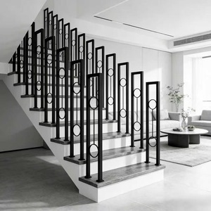 Rampe d'escalier intérieure trapézoïdale en fer noir, style minimaliste moderne, durable et sécurisée - Product Image 4