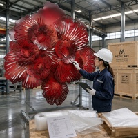 Grande sculpture murale en acier inoxydable rouge en forme de fleur, art floral découpé au laser 3D, sculpture métallique personnalisée pour la décoration du hall d'hôtel