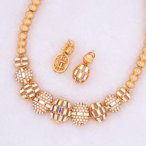 हॉट सेल उच्च गुणवत्ता वाले फैशन 2024 हॉट सेलिंग ज्वेलरी चार हाई-एंड महिलाओं के ज्वेलरी सेट के भारतीय लक्जरी शादी के आभूषण सेट - Product Image 2