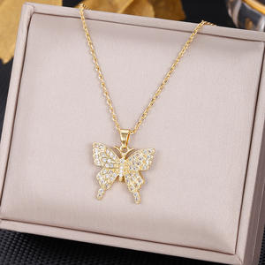 قلادة فاخرة 18 قيراط من الذهب والفولاذ المقاوم للصدأ لؤلؤ الزركون على شكل قلب فراشة قلادة قلادة نسائية من الزمرد - Product Image 4