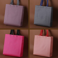 Bolsas de tela no tejida multicolor al por mayor con letras, casuales, con cierre a presión, biodegradables, con logo personalizado, para regalo, para venta minorista de ropa