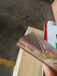Machine de chantournage automatique certifiée CE pour cadres de portes robustes avec rainurage intégré et scellement des bords en PUR - Product Image 2