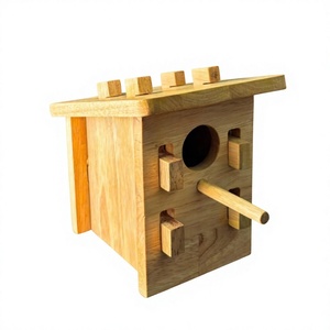 Nichoir en bois pour oiseaux avec perchoir et toit, durable pour les oiseaux en toutes saisons, style simple, fabriqué au Vietnam - Product Image 1