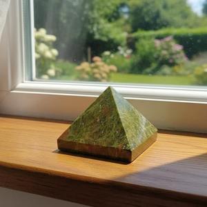 Cristal de Unakita Natural Tallado a Mano de Alta Calidad al por Mayor, Pirámide de Cristal, Marca CrystalHola para Decoración del Hogar y Feng Shui - Product Image 2