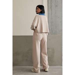 Conjunto de pantalones cortos y top corto sexy de mezclilla beige al por mayor con ribete, estilo vintage modesto para fiesta/vacaciones, con técnica de lavado bordado y cinturón. - Product Image 1