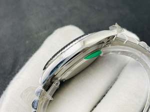 นาฬิกาข้อมือจักรกลสแตนเลสสตีล หน้าปัดกลม 44 มม. กระจกแซฟไฟร์ กันน้ำ พร้อมฟังก์ชั่นแสดงปฏิทิน ตัวชี้บอกเวลา ดีไซน์สวยงาม เหมาะสำหรับทั้งชายและหญิง - Product Image 4