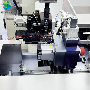 Machine à sertir les faisceaux de câbles pour bornes isolées à double extrémité AWG 8 à 18 - Product Image 3