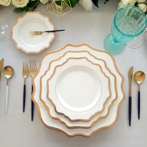 Grosir Set piring pengisi daya keramik bunga matahari putih Nordic Set peralatan makan piring porselen pelek emas untuk pesta pernikahan