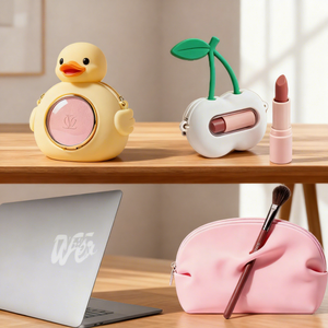 <span class=keywords><strong>2025</strong></span> New Giá Thấp Tùy Chỉnh Độc Đáo Có Thể Chèn Son Môi Không Thấm Nước Không Khí Chống Máy Ảnh Silicone Mỹ Phẩm Điện Thoại Di Động Túi Cho Nam Giới - Product Image 1