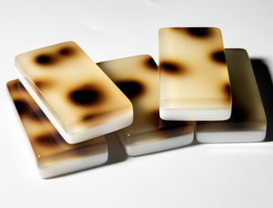 Tuiles de mahjong classiques en acrylique avec motif écaille de tortue, durables pour le jeu familial - Product Image 1