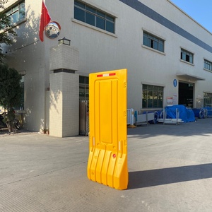 Barrière en plastique remplie d'eau jaune haute visibilité pour la sécurité routière et le contrôle des foules - Product Image 3