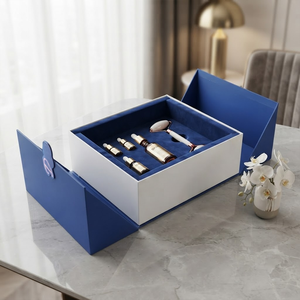 Boîte cadeau cosmétique de luxe bleu royal personnalisée, étui rigide à double porte magnétique avec insert en velours pour parfum - Product Image 5