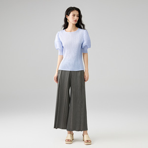 Boetiek Groothandel 2025 Zomer Nieuwe Modieuze Ronde Hals Bubbelmouwen Veelzijdige Leeftijd Reducerende En Afslankende Dames T-Shirt - Product Image 3