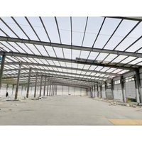 Entrepôt en structure métallique préfabriquée de grande portée, de haute qualité, à conception libre, avec panneaux sandwich en tôle métallique