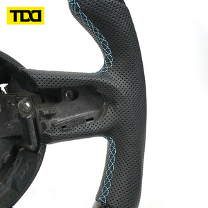 Volant en fibre de carbone véritable TDD compatible avec Audi TT - Product Image 4