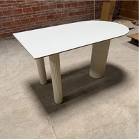 Table à manger semi-circulaire en dalle blanche de couleur crème de luxe, style moderne minimaliste, table et chaises pour la maison
