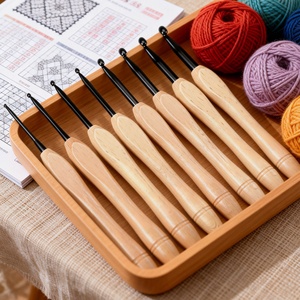 Juego de <span class=keywords><strong>Agujas</strong></span> de Ganchillo con Mango de Madera Natural, <span class=keywords><strong>Agujas</strong></span> de Tejer Ergonómicas con Cabezas de Aluminio Lisas <span class=keywords><strong>para</strong></span> Manualidades, <span class=keywords><strong>Amigurumi</strong></span>, Suéteres - Product Image 1