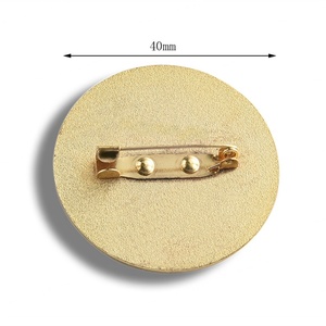 Badge personnalisé en alliage de zinc, impression offset ronde en époxy CMYK, badges à clipser - Product Image 5