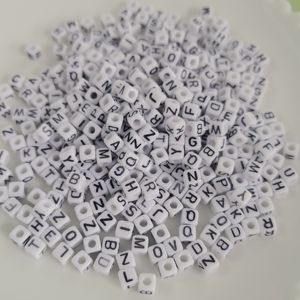 Nueva moda 500 g/lote cuentas de letras acrílicas cuadradas blancas 5MM cubo letra alfabeto cuentas para DIY <span class=keywords><strong>amistad</strong></span> pulsera fabricación de joyas - Product Image 2