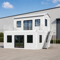 Maison conteneur à deux étages, blanche, moderne, préfabriquée, villa modulaire, toit en pente, design personnalisé, prête à l'emploi, fabricant