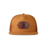 Gorra trucker de ala plana, gorra snapback de malla con logo de cuero en relieve, sombrero de pesca transpirable estilo western para hombre