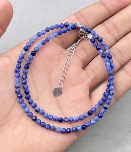 Gargantilla de sodalita facetada con cuentas, joyería delicada de piedras preciosas, collar de cristal con microcuentas facetadas, joyería minimalista, pequeña piedra preciosa - Product Image 5