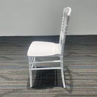 Chaises Chiavari en résine blanche empilables monobloc démontables pour hôtels, fêtes, mariages, banquets et événements – Vente en gros