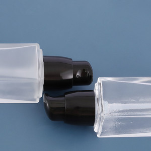 Bottiglia di essenza da 30ml bottiglia di fondotinta liquida di vetro quadrato BB crema di isolamento crema solare crema per il confezionamento di prodotti cosmetici - Product Image 3