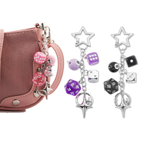 Porte-clés dés Y2K avec breloque étoile et croix, pendentif polyédrique D20 D6 pour sac, porte-clés dés noir 8 Ball pour femme