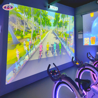Expérience immersive Jeu de course à 4 joueurs avec détection de mouvement Système de projection de cyclisme dynamique Course à vélo en salle
