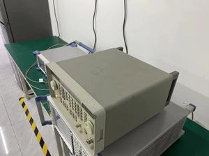 Keysight/ Agilent / HP 8648D sintetizzato generatore di segnali <span class=keywords><strong>RF</strong></span>, da 9 kHz a 4000 MHz - Product Image 3