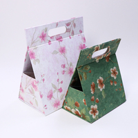 Boîte en carton triangulaire personnalisée à la mode, boîte pliante de luxe faite à la main avec aimant magnétique, emballage cadeau en papier avec logo