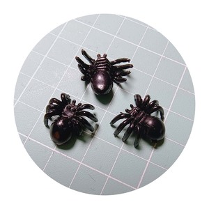 Halloween poisson d'avril petits jouets araignée noire sur <span class=keywords><strong>le</strong></span> thème des animaux ensembles drôles farce packs gros jouets en plastique cadeaux - Product Image 6