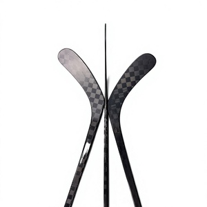 Bâton de hockey sur glace en fibre de carbone One Piece, courbe et flexibilité de la lame personnalisables, disponible en gros pour une utilisation en compétition professionnelle - Product Image 1