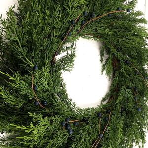 Couronne de cèdre de Noël de style nordique guirlande artificielle signe de porte d'entrée - Product Image 2