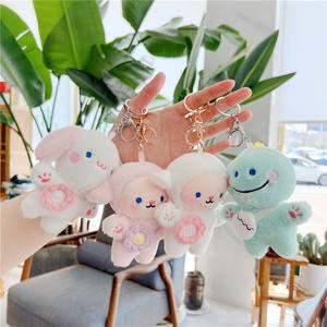 Venta al por mayor de lindos y modernos conejos, pequeños dinosaurios y cabras, muñecos de peluche blancos cortos, llaveros con relleno de algodón PP, súper suaves, EN71 - Product Image 1
