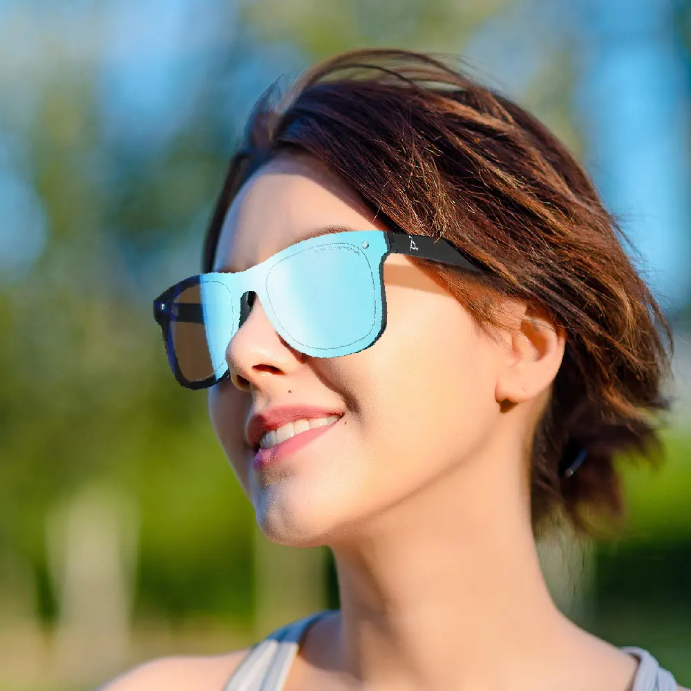 في المخزون MOQ لعدسة قطعة واحدة عاكسة على الموضة نظارات شمسية للرجال والنساء للخروج رياضية UV400 نظارات عاكسة مع حقيبة قماشية