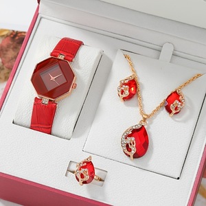 นาฬิกาข้อมือแฟชั่นสไตล์เรโทรสำหรับผู้หญิง ขายดี ดีไซน์ศิลปะทันสมัย ระบบควอตซ์ ตัวเรือนโลหะผสม หน้าปัดกระจก สายหนัง พร้อมจี้ตกแต่ง - Product Image 3