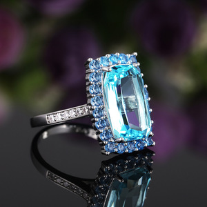 Anello Minimalista Rettangolare con Accento Blu Cielo, Elegante Gioiello da Donna per Matrimonio e Fidanzamento - Product Image 1