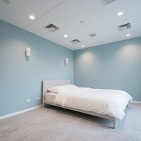 Panneaux de plafond en aluminium alvéolaire Kbe 7mm 9mm légers, ignifuges, résistants à l'eau, écologiques, revêtus de PVDF, faciles à poser