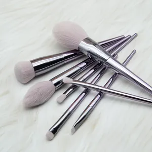 High Quality 7-Piece Lavender Essential Makeup Brush Set With Purple Metallic Plastic Handle For Face Application
