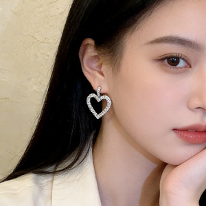 Pendientes Tiyo con Corte Asscher en Forma de Corazón, Color Dorado, para Uso Diario de Mujer, Chapados en Oro de 14K, Aleación de Zinc, Estilo Moderno, Zhejiang - Product Image 4