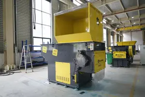 Recycling Plastic Shredder Machine Small Wood Crusher Machine For Sawdust Powder